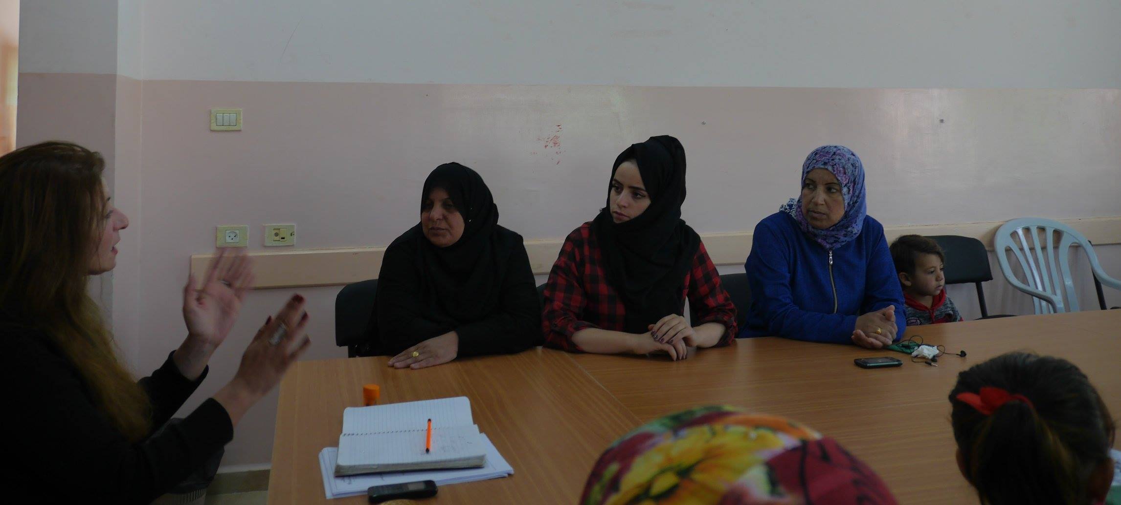  دعم النساء البدويات والريفيات لانشاء وادارة المشاريع المدرّة للدخل في جنوب الخليل وشرق القدس .
