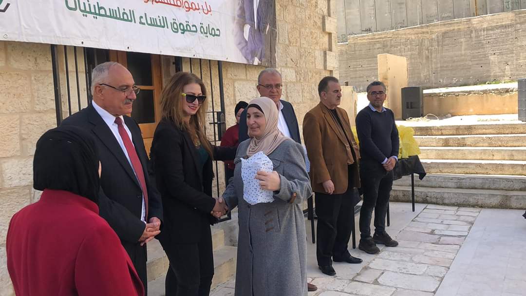  جانب من تكريم نساء وفتيات محافظة العيزرية – القدس على شرف الثامن من اذار
