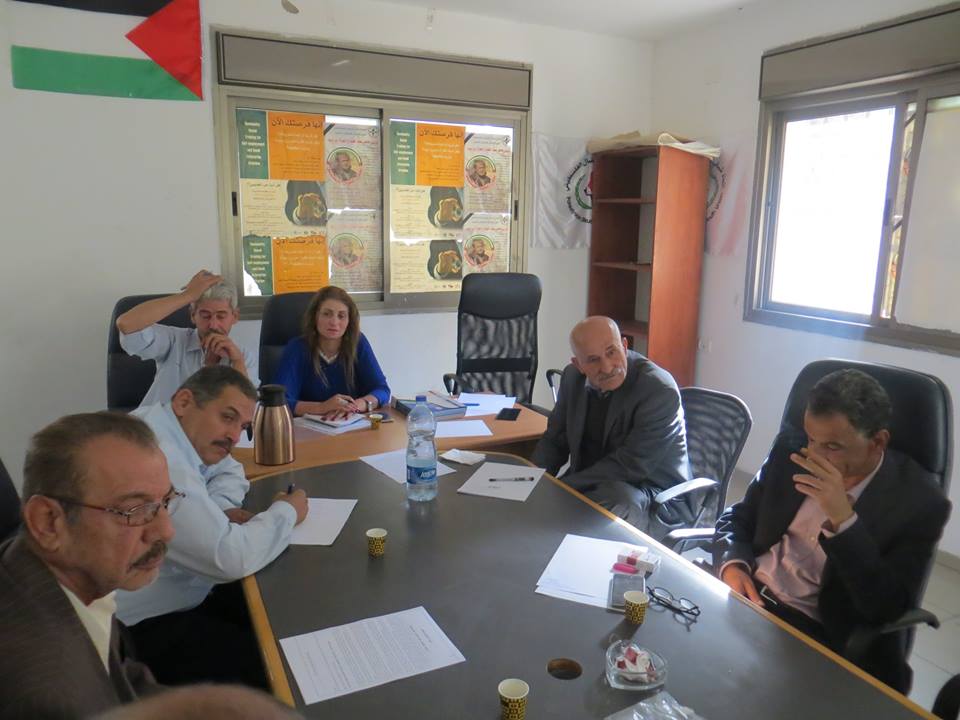  Executive secretary Watanyeon for ending division in Hebron Governorate held up an expended meeting for new public commission for Watanyeon for ending division in Hebron Governorate
